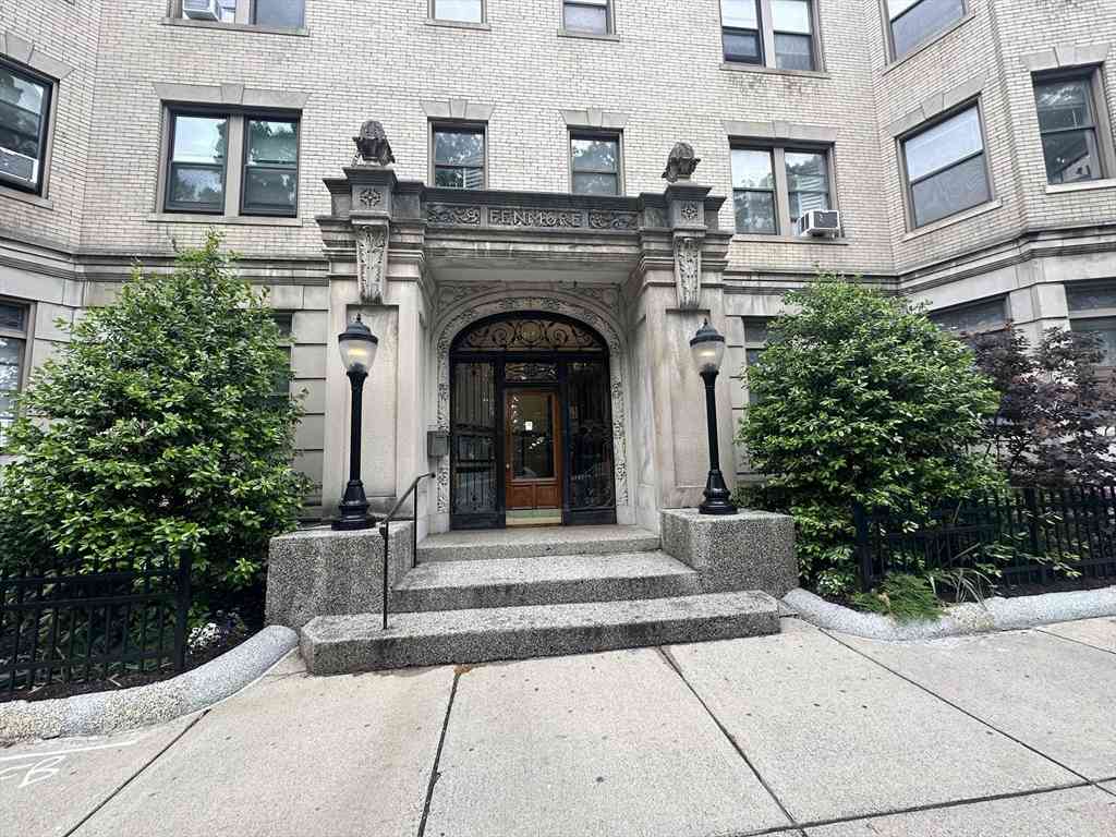 Condo For Rent - 60 Charlesgate East #124<br/> Boston, MA 02215