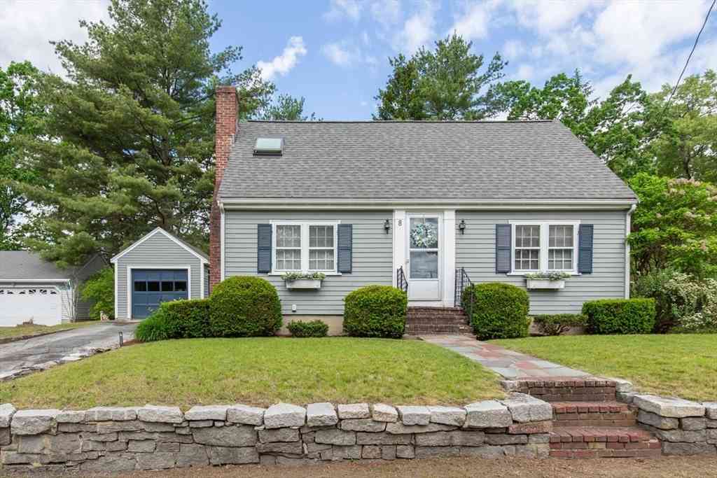 Homes For Sale - 8 Beech St<br/> Middlesex County, Chelmsford, MA 01863
