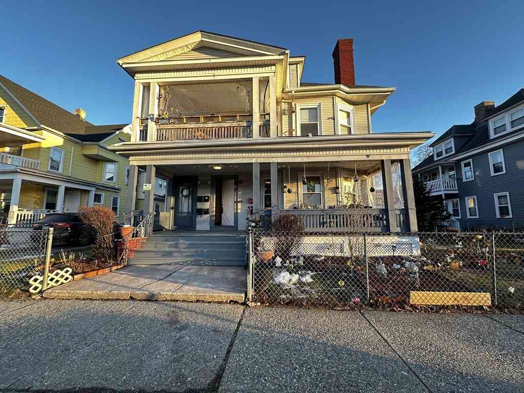 Apartment For Rent - 286 Pine St #3R<br/> Holyoke, MA 01040