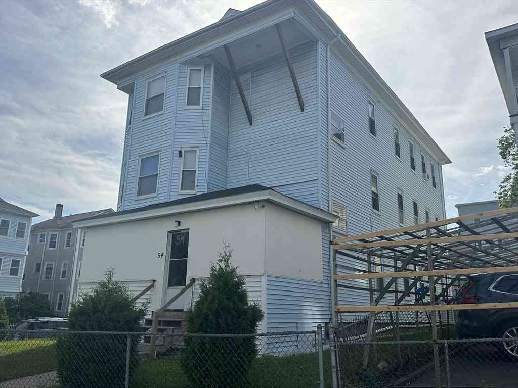 Multifamily For Rent - 54 Freeland St<br/> Worcester, MA 01603