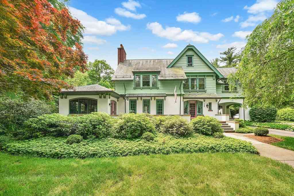 Homes For Sale - 135 Forest Glen Rd<br/> Longmeadow, MA 01106