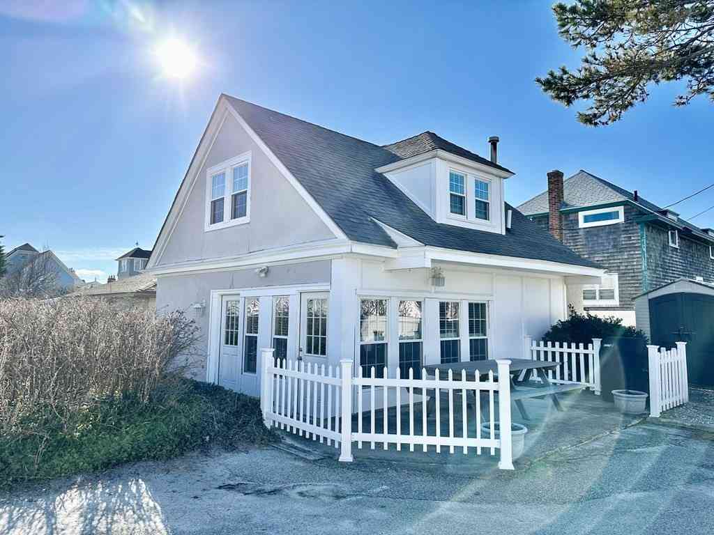 Homes For Rent - 97A Beach Ave Winter Only #10/1-6/30<br/> Hull, MA 02045