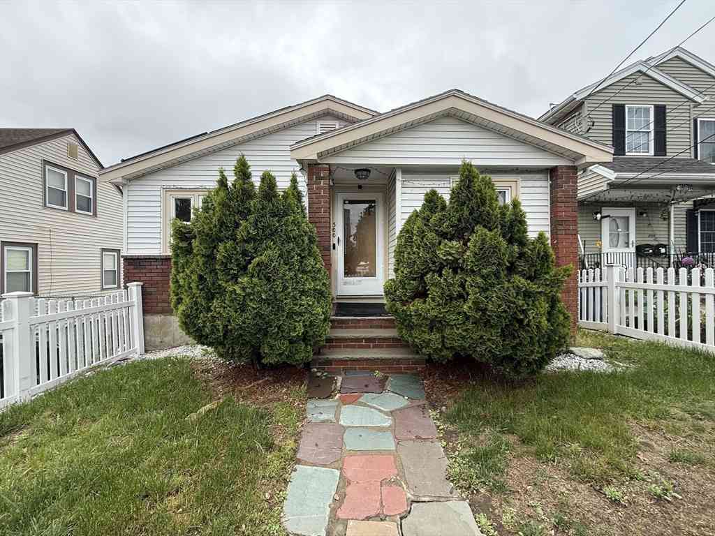 Apartment For Rent - 300 Mountain Ave #1<br/> Revere, MA 02151