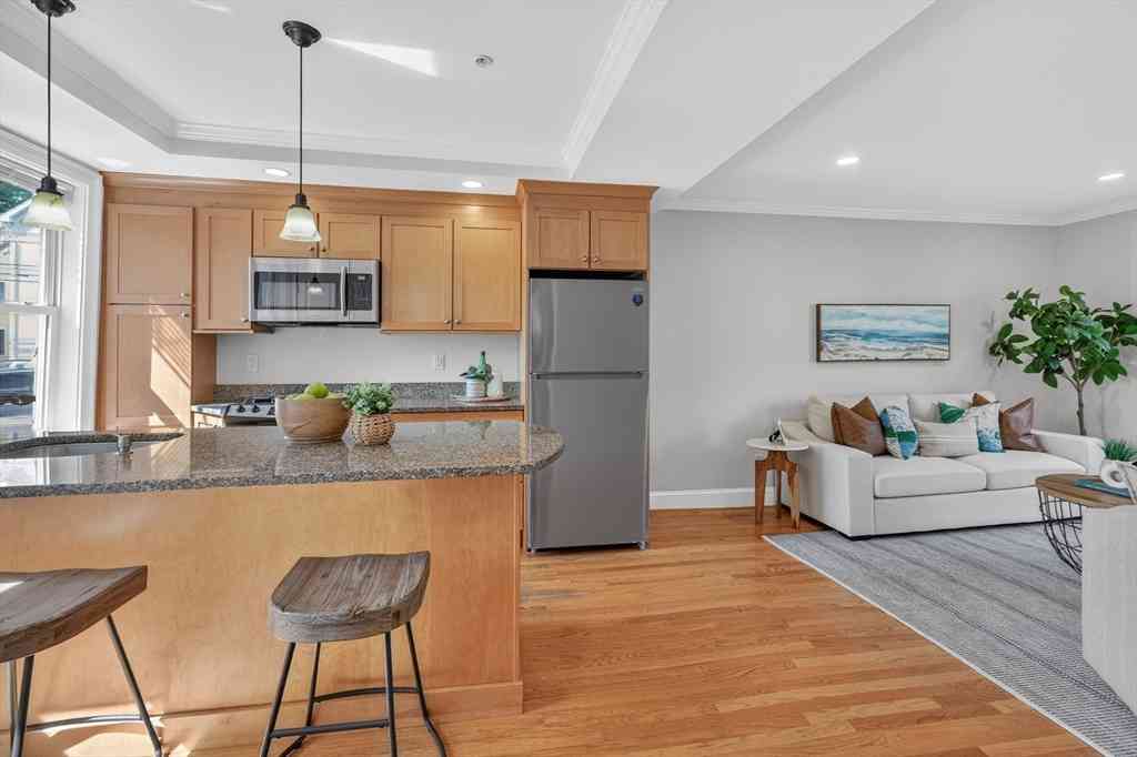 Condo For Sale - 122-124 Charles St #124-1<br/> Middlesex County, Cambridge, MA 02141
