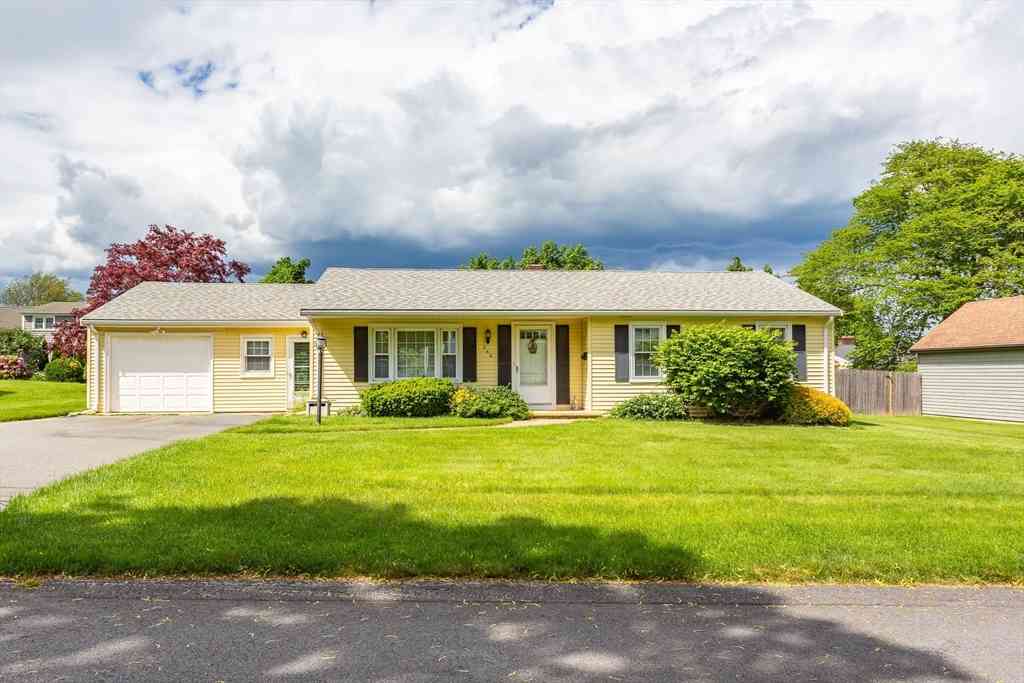 Homes For Sale - 244 Connecticut Ave<br/> Bristol County, Somerset, MA 02726