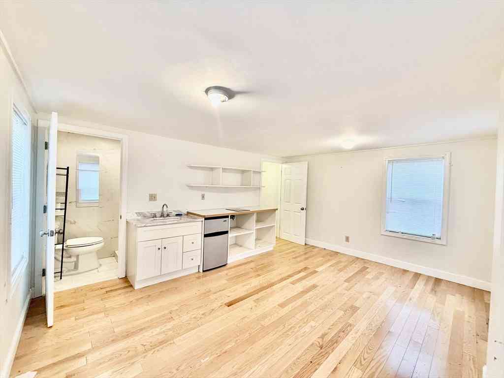 Apartment For Rent - 19 Common St #2<br/> Weymouth, MA 02188