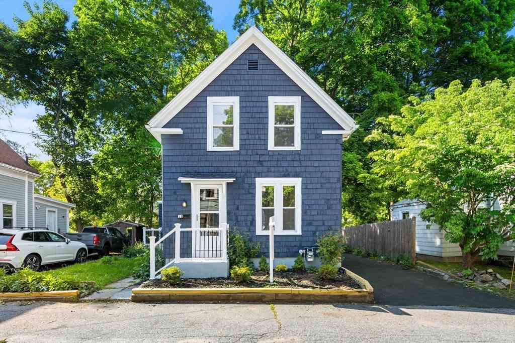 Homes For Sale - 11 Central<br/> Merrimac, MA 01860