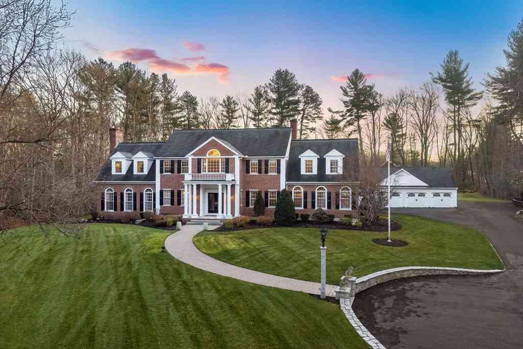 Homes For Sale - 40 Grandview Rd<br/> Middlesex County, Chelmsford, MA 01824