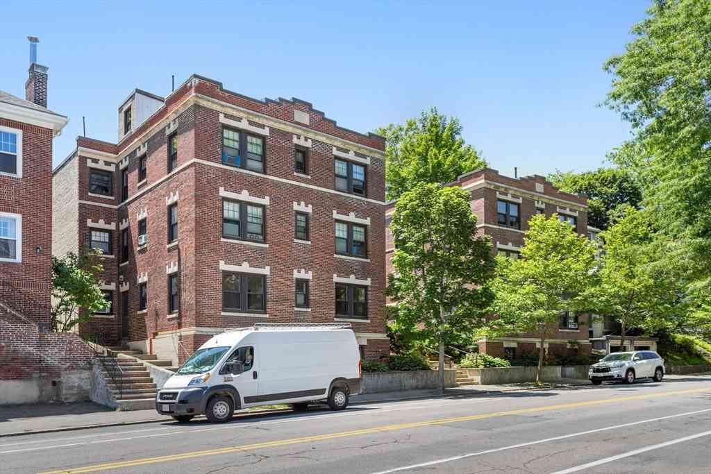 Condo For Rent - 590 Washington St #3<br/> Brookline, MA 02446