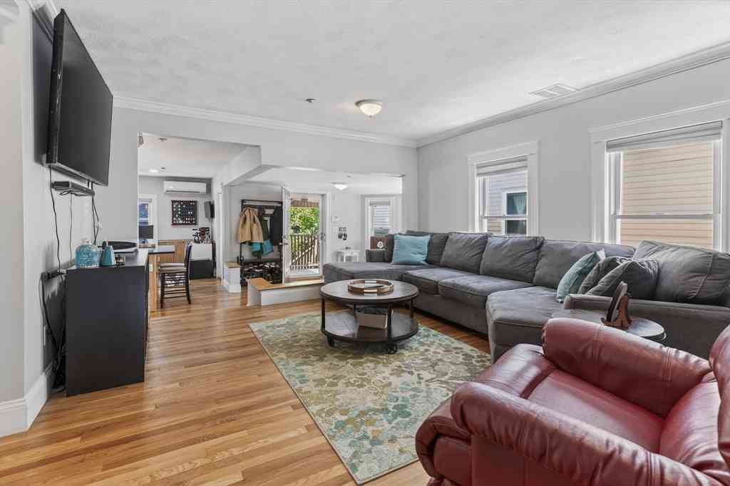 Condo For Rent - 17-B Bonair St #17B<br/> Somerville, MA 02145