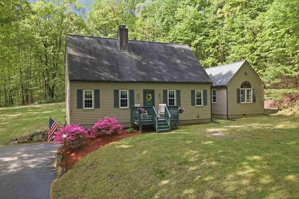 Homes For Sale - 180 Oxford Rd<br/> Worcester County, Charlton, MA 01507