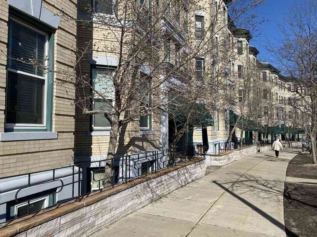 Condo For Rent - 1427 Commonwealth #204<br/> Boston, MA 02135
