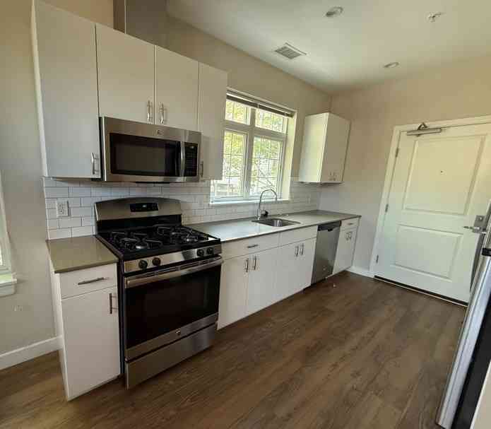 Condo For Rent - 11 Alder St #4-2D<br/> Waltham, MA 02452