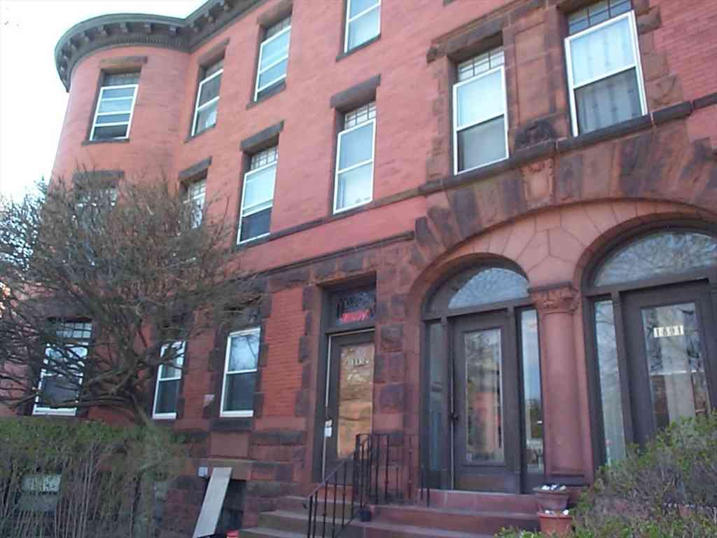 Condo For Rent - 1887 Beacon St #1<br/> Brookline, MA 02445