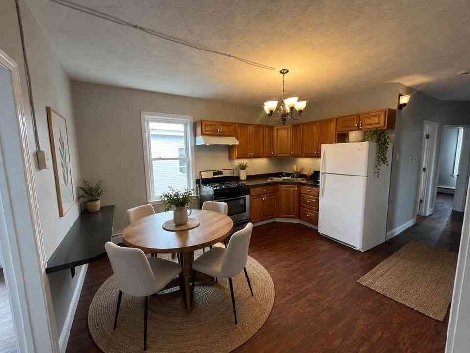 Apartment For Rent - 6 Dalton #3<br/> Lowell, MA 01850