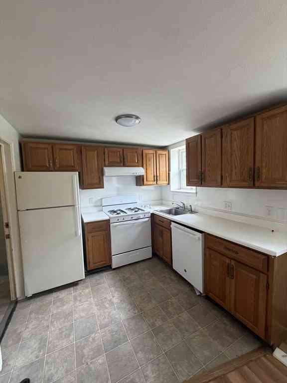 Apartment For Rent - 72 Cabot St #2<br/> Beverly, MA 01915
