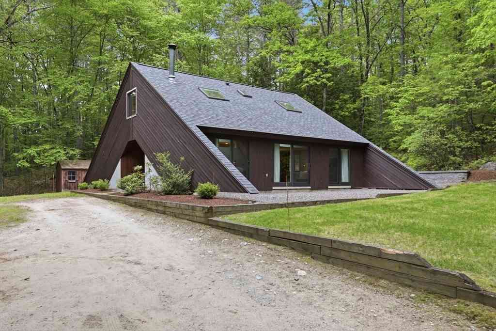Homes For Sale - 39 Hog Hill Road<br/> Middlesex County, Pepperell, MA 01463