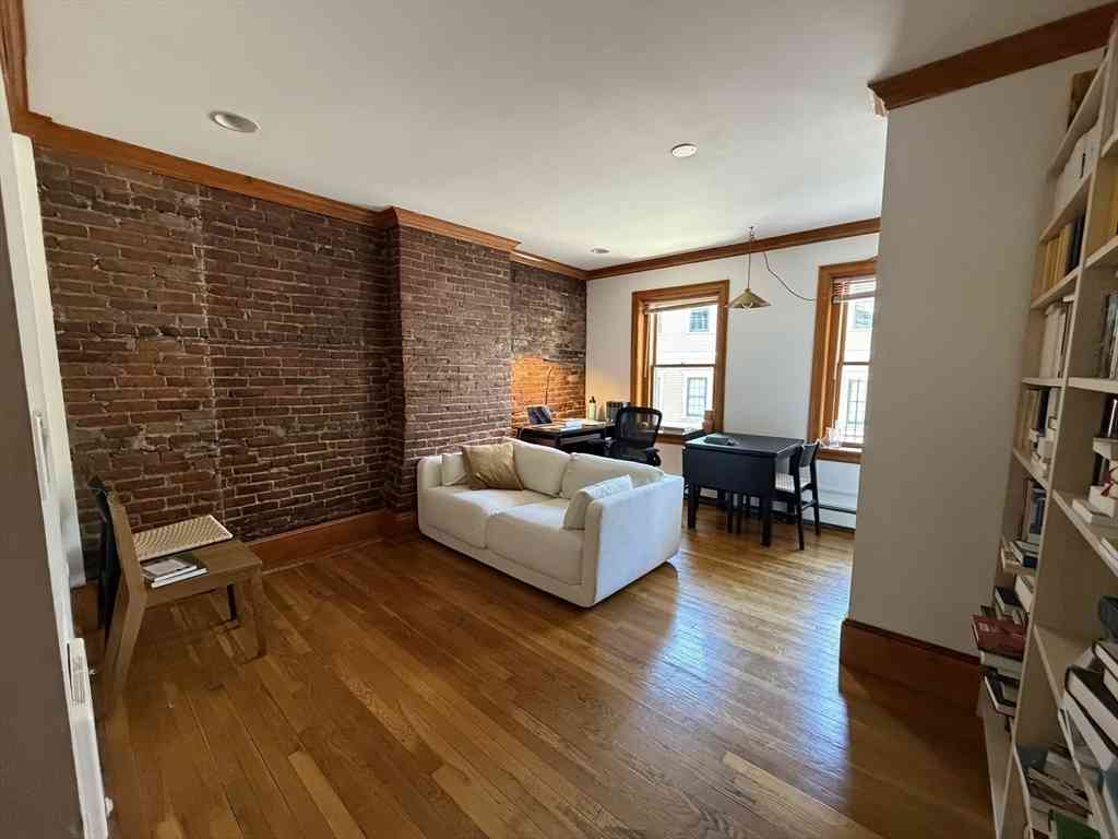 Condo For Rent - 1170 Massachusetts Ave #6<br/> Cambridge, MA 02138