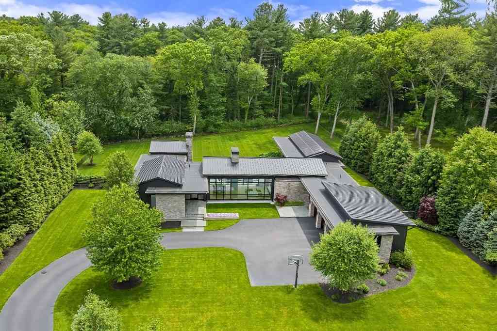 Homes For Rent - 63 Sylvan Ln<br/> Weston, MA 02493