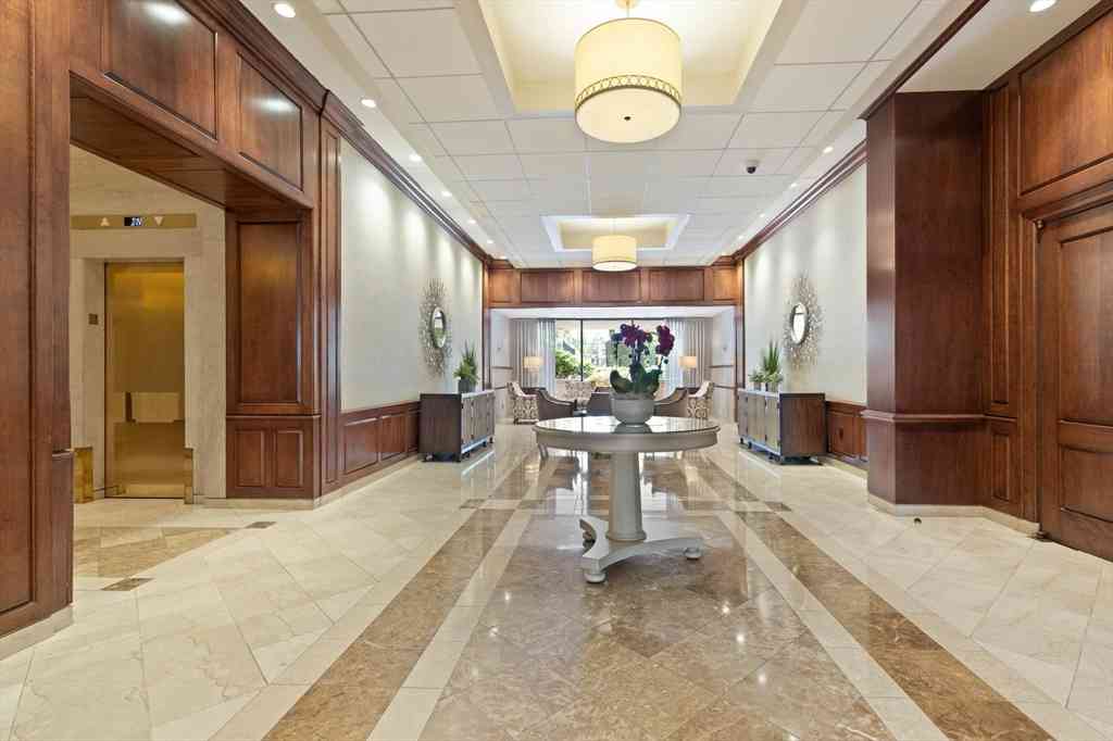 Condo For Sale - 9 Hawthorne Place #2J<br/> Boston, MA 02114