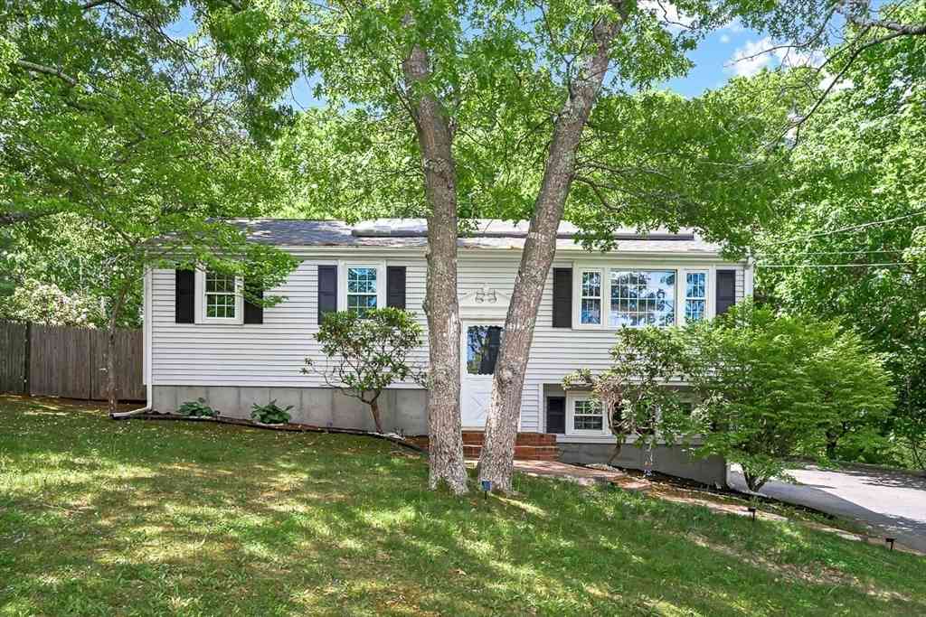 Homes For Sale - 18 Adams St<br/> Plymouth, MA 02360