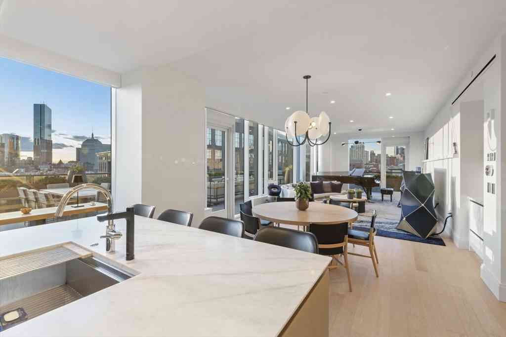 Condo For Sale - 380 Harrison Ave #12J<br/> Boston, MA 02118