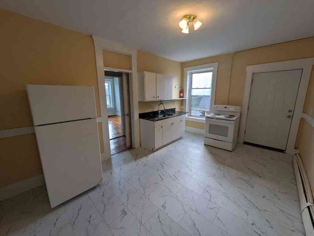 Apartment For Rent - 787 Dwight St #3C<br/> Holyoke, MA 01040