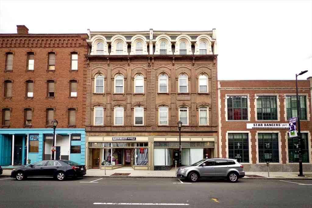 Apartment For Rent - 164 High St #402<br/> Holyoke, MA 01040