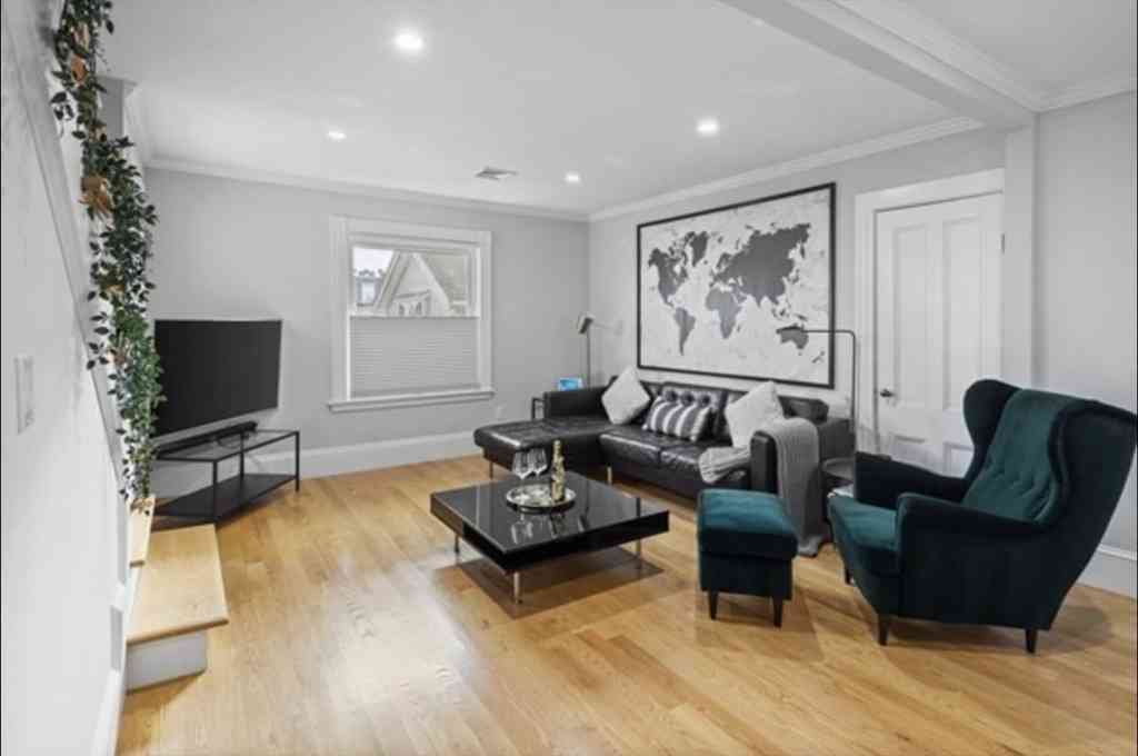 Apartment For Rent - 14 Everett St #2<br/> Medford, MA 02155