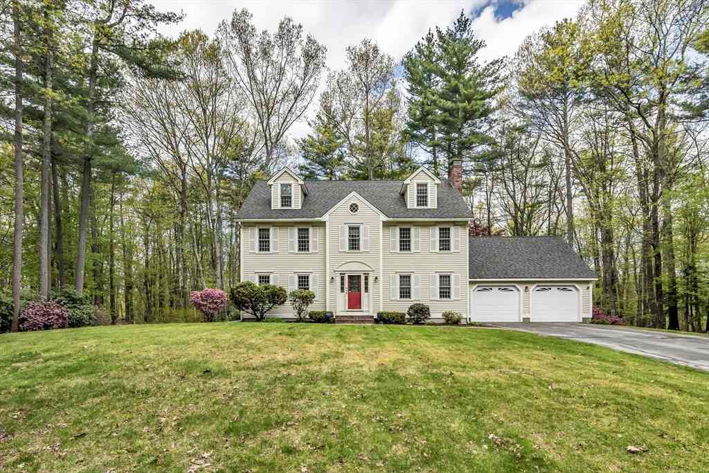 Homes For Sale - 4 Cherokee Court<br/> Londonderry, NH 03053