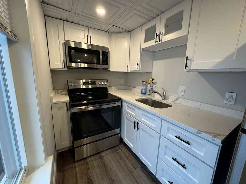 Apartment For Rent - 102 Cross St #1R<br/> Somerville, MA 02145
