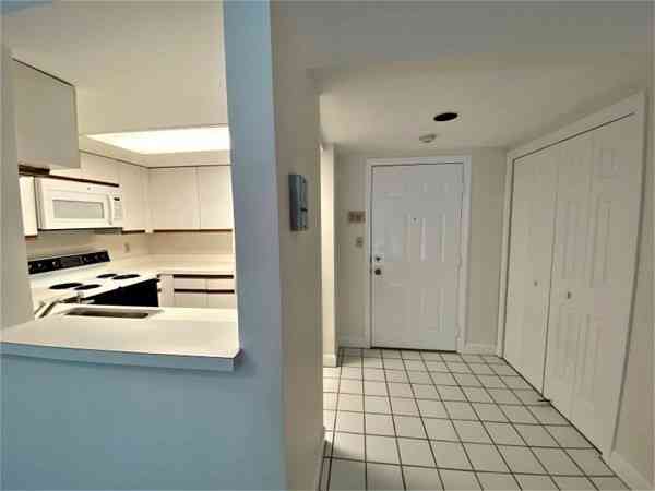 Condo For Rent - 975 Massachusetts Avenue #304<br/> Arlington, MA 02476