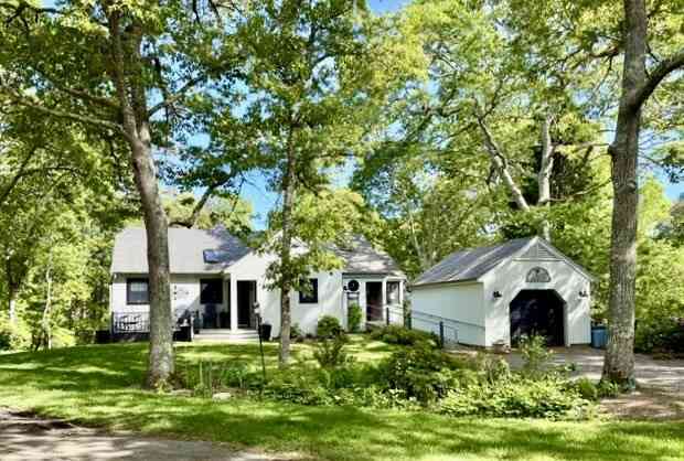 Homes For Sale - 7 Ploughshare Lane<br/> Dukes County, Oak Bluffs, MA 02557