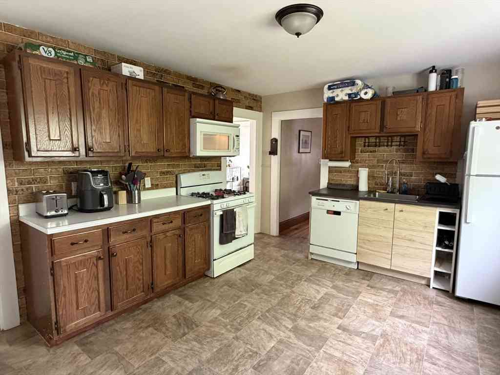 Apartment For Rent - 92 Yorktown #2<br/> Somerville, MA 02144