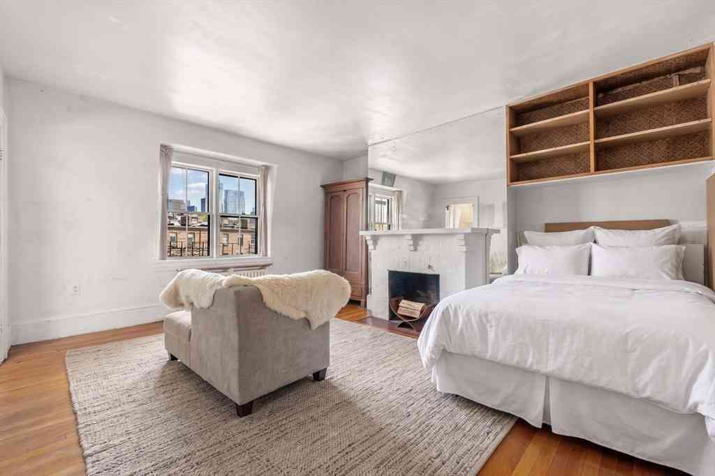 Condo For Sale - 8 Brimmer St #5B<br/> Boston, MA 02108