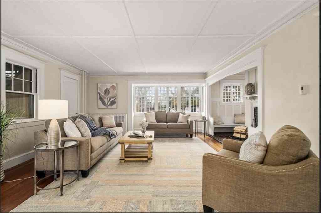 Apartment For Rent - 12 Leighton Road #2<br/> Wellesley, MA 02482