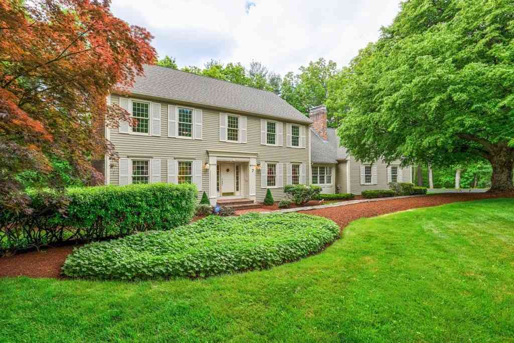 Homes For Sale - 7 Village Green Lane<br/> Holden, MA 01520