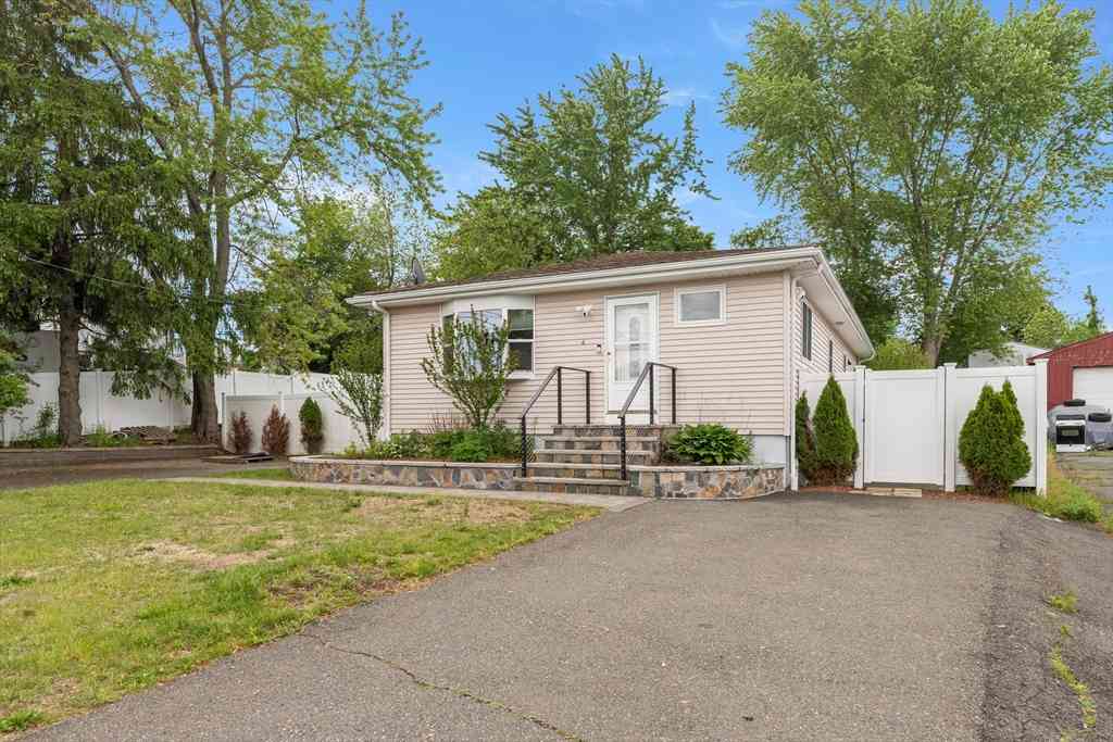 Homes For Sale - 4 Pine<br/> Peabody, MA 01960