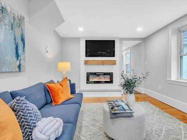 Condo For Sale - 42 School St #2<br/> Salem, MA 01970