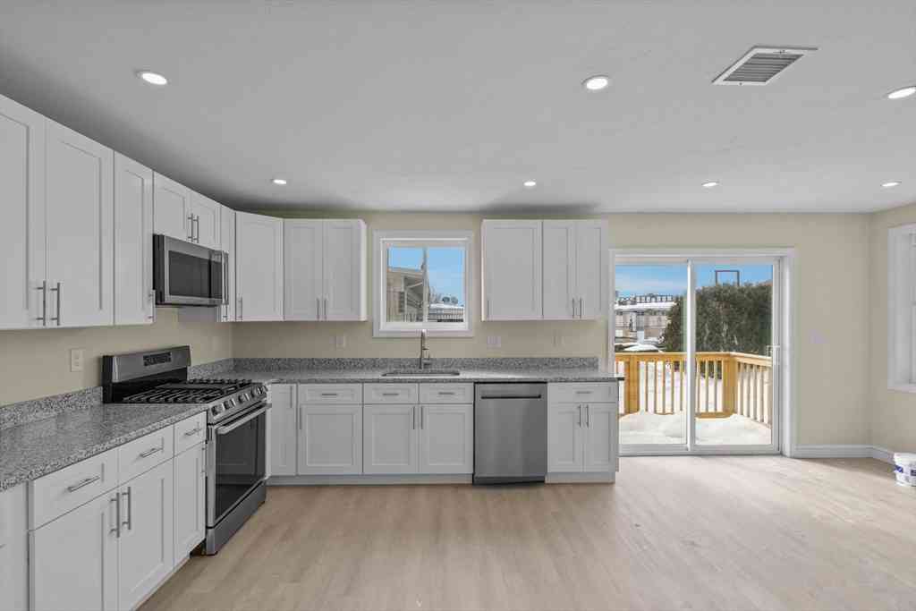 Condo For Sale - 25 Lebanon St #D<br/> Fall River, MA 02723