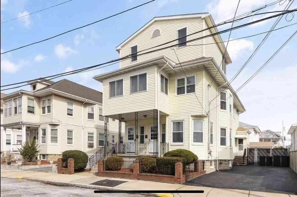 Condo For Rent - 21 Bradbury Ave #A<br/> Medford, MA 02155