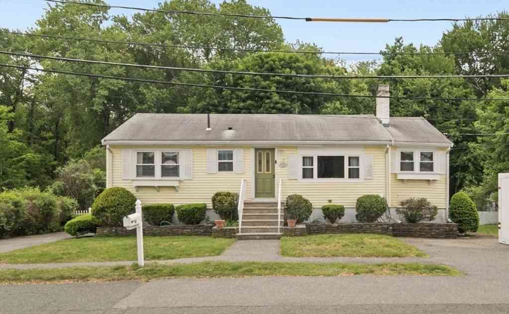 Homes For Sale - 12 Karen Rd<br/> Middlesex County, Woburn, MA 01801