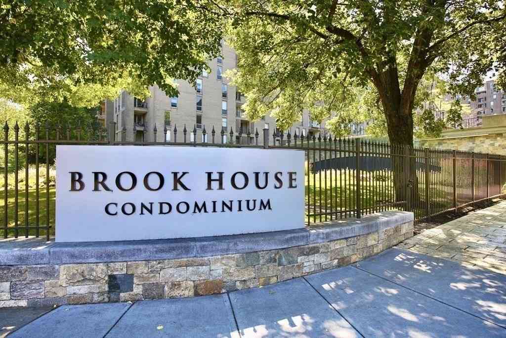 Condo For Rent - 99 Pond #422<br/> Brookline, MA 02445