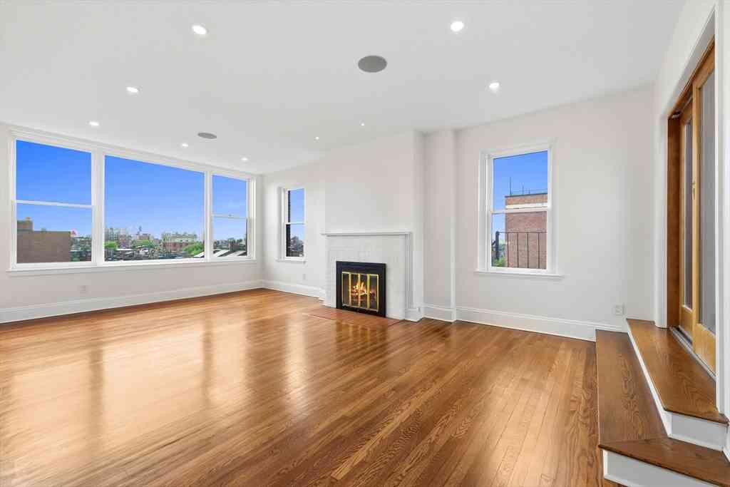 Condo For Rent - 239 Commonwealth Ave #72<br/> Boston, MA 02116