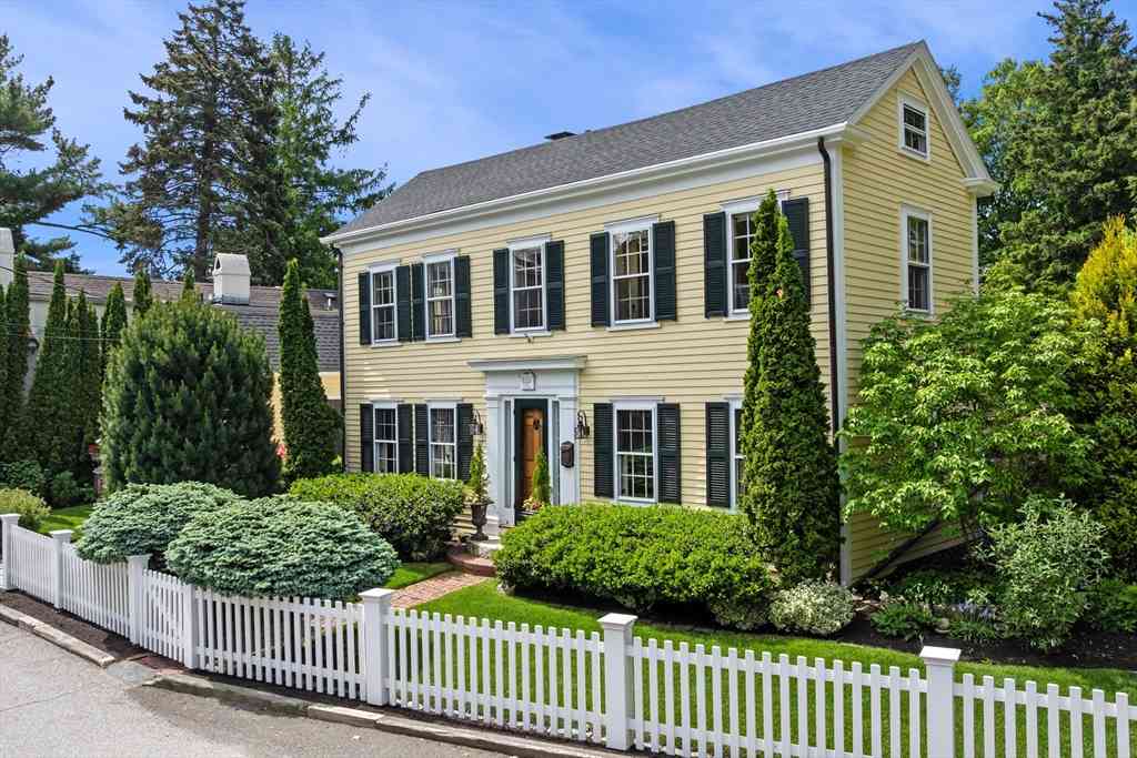 Homes For Sale - 27 Waldron Street<br/> Marblehead, MA 01945