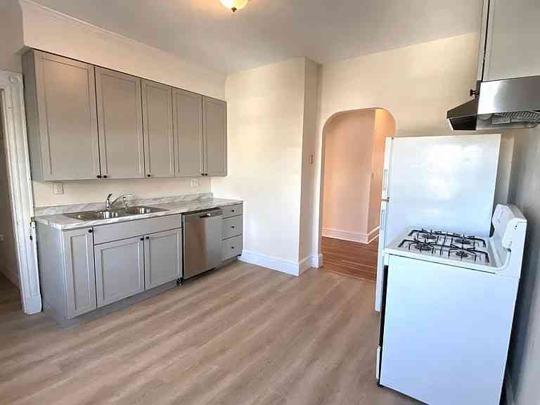 Apartment For Rent - 18-20 North High #4<br/> Melrose, MA 02176