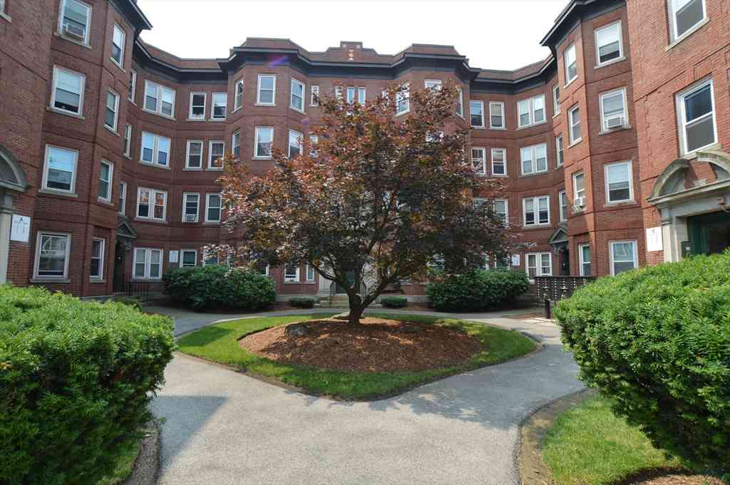Condo For Rent - 15 Lynde St #5<br/> Salem, MA 01970