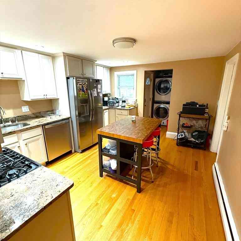 Apartment For Rent - 160 L St #1<br/> Boston, MA 02127