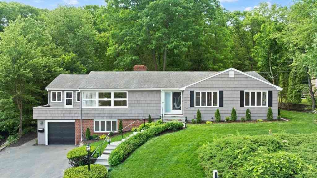 Homes For Sale - 389 Porter St<br/> Middlesex County, Melrose, MA 02176
