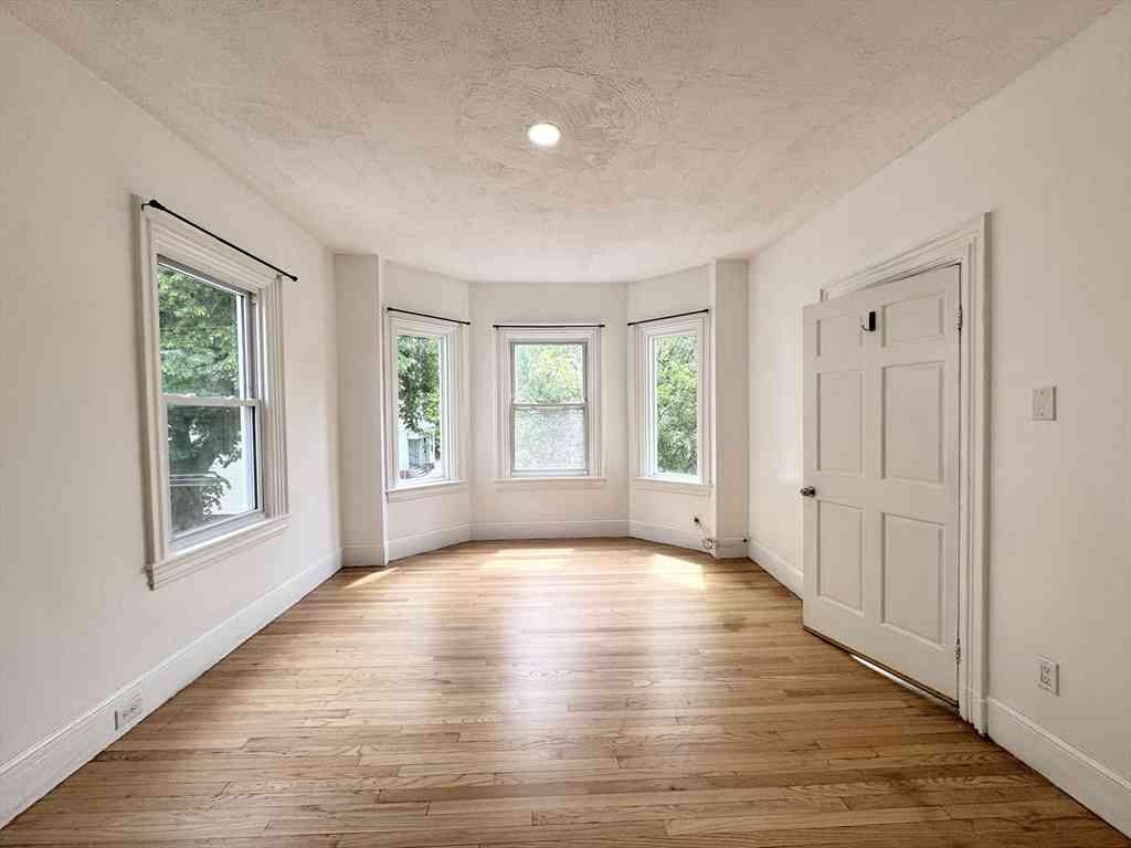 Apartment For Rent - 56 Pinckney St #2<br/> Somerville, MA 02145